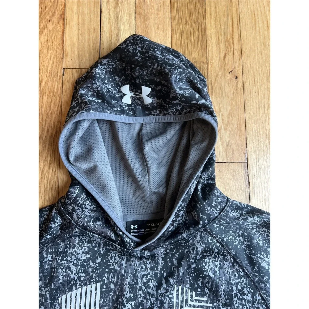 Under Armour Youth Size XL Hooded Sweatshirt Gray And Black‎ Digital Camo